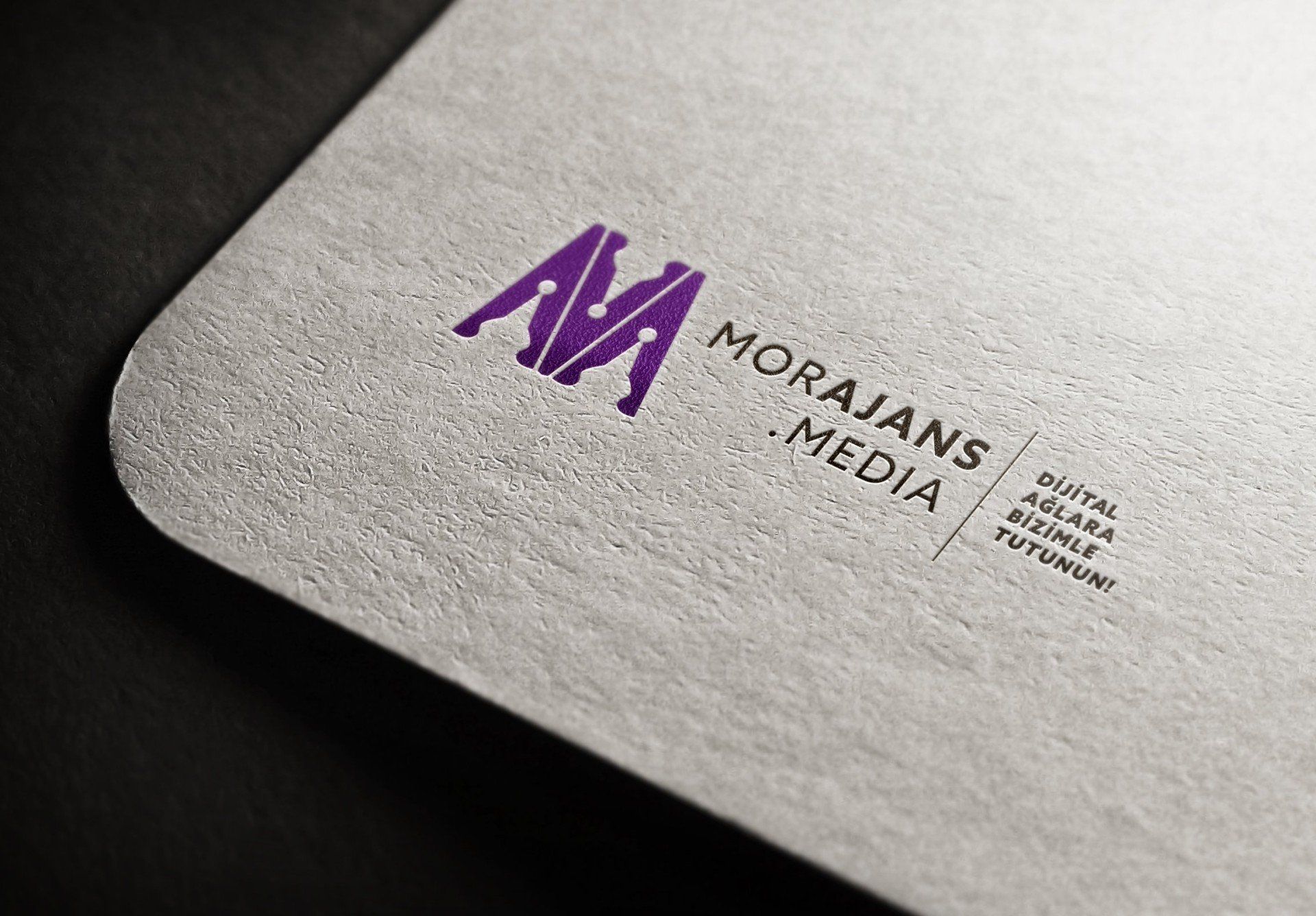 Mor Ajans Media kurumsal kimlik — kartvizit üzerinde logo